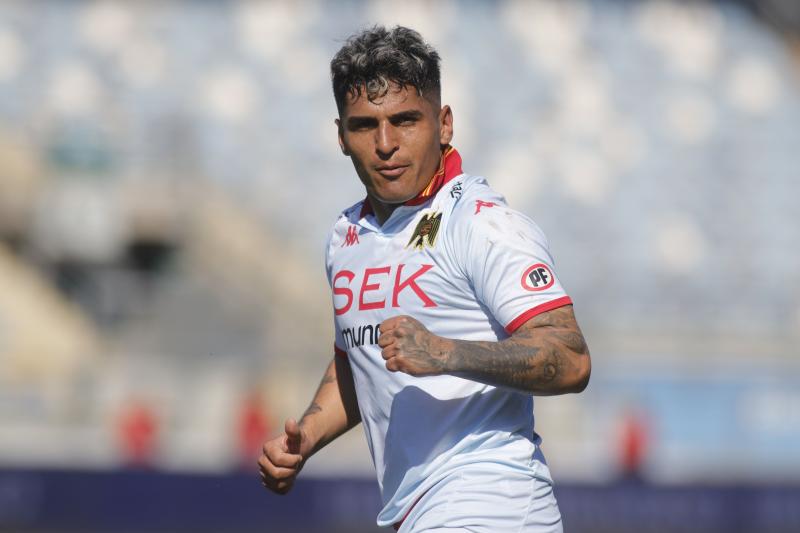 Unión Española anunció que hizo efectiva la opción de compra con Ariel Uribe - Créditos: Photosport