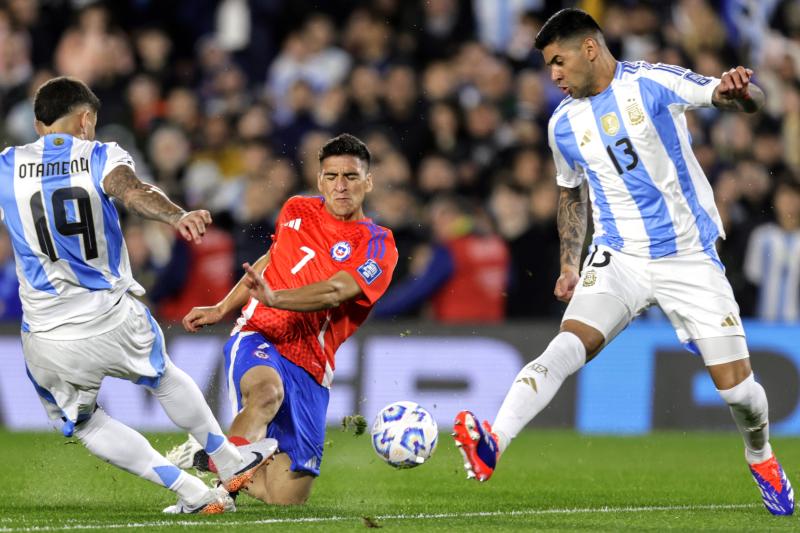 Núñez contra Argentina - Créditos: Photosport.