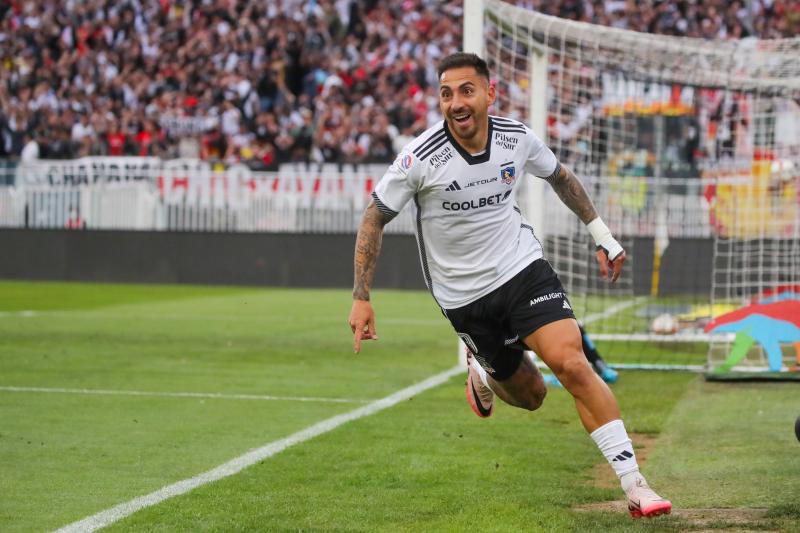 Javier Correa no se mueve de Colo Colo - Crédito: Photosport
