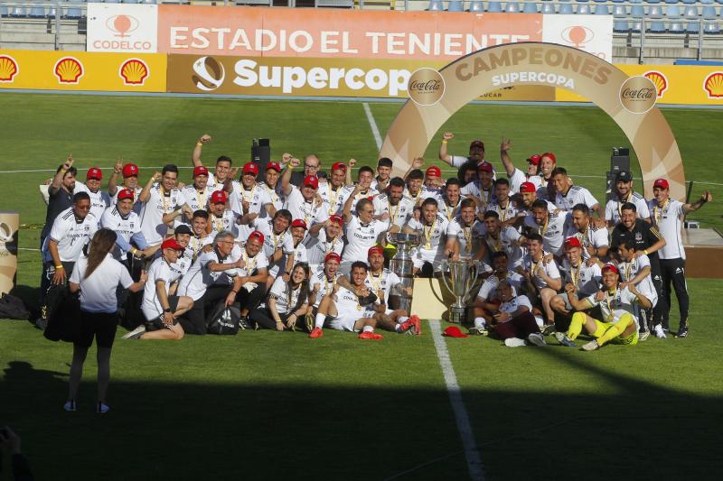 Plantel de Colo Colo en conflicto por premios con Blanco y Negro - Créditos: Photosport