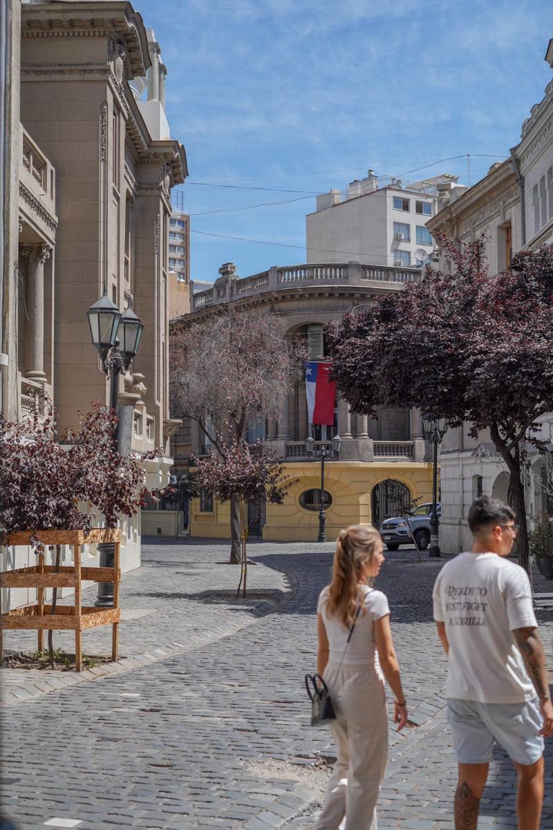 Mercado París Londres: El plan del Gobierno de Santiago para reactivar la RM 