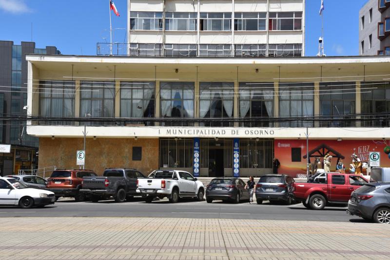 Cedida - Mario Valle y Cedida - Acusa discriminación: Concejala Natali Guissen no ha podido usar su oficina por falta de accesibilidad a Municipalidad de Osorno