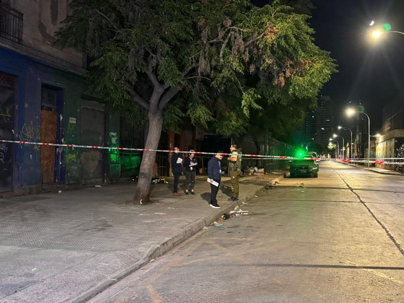 Encuentran cuerpo sin vida en plena vía pública en Santiago: Víctima fue asesinada a balazos afuera de un cité