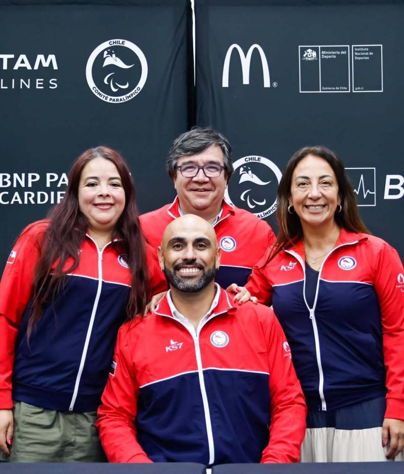 Cecilia Pérez junto al nuevo directorio de Comité Paralímpico de Chile - Créditos: @teamparachile
