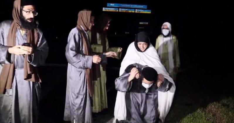 AFP News - Familiares de niños rescatados de una secta judía en Guatemala exigen que les devuelvan a los menores