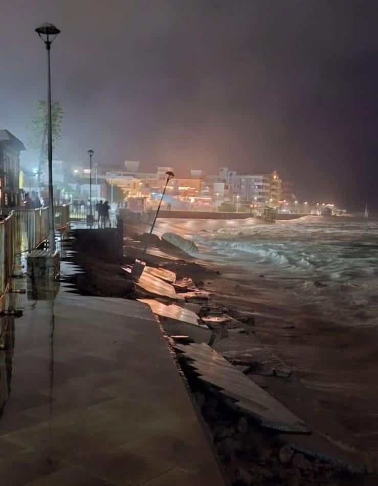 Borde costero dañado en Algarrobo por marejadas