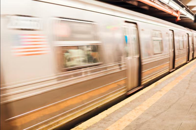 freepik - Una mujer muere tras ser quemada viva en el metro de Nueva York