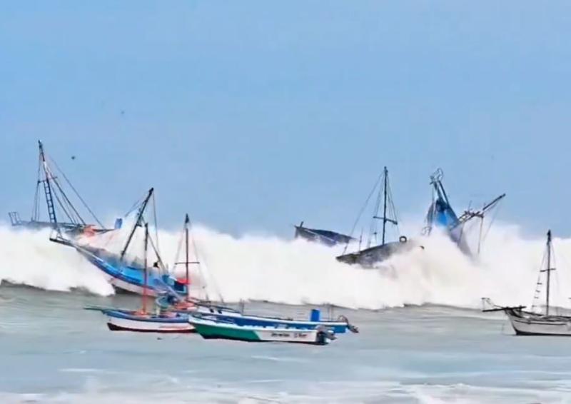Los impactantes registros que ha dejado el fuerte oleaje que golpea la costa de Perú