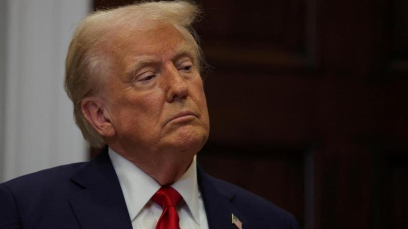 Trump propone plan para "limpiar" Gaza sacando a palestinos - Reuters