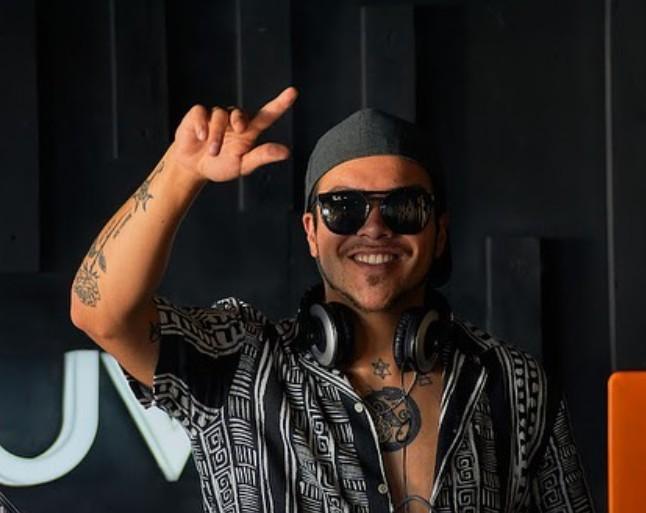 Instagram @anton.r33