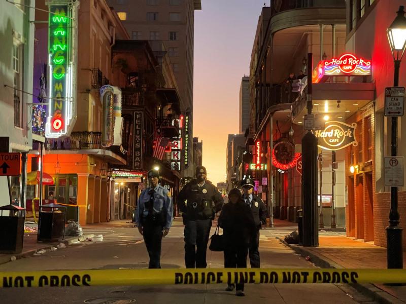 Un vehículo se lanza contra la multitud en Nueva Orleans - Estados Unidos