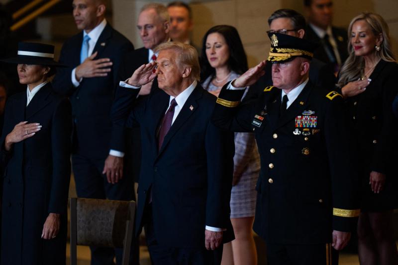 AFP News - Donald Trump anuncia que enviará a 1500 militares a vigilar la frontera con México