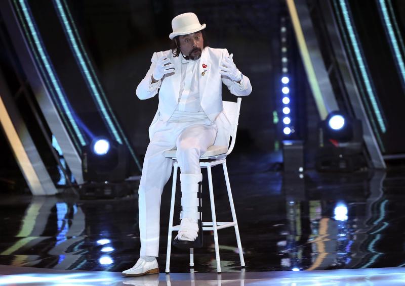 T13 - Bombo Fica anuncia su retiro durante rutina en Festival de Las Condes: "Está bueno ya"