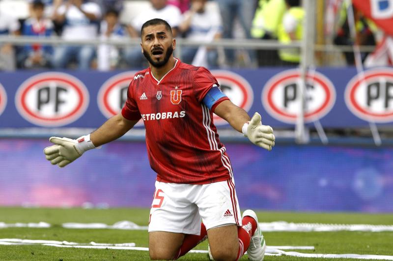 Johnny Herrera pone a la U por detrás de Colo Colo en la pelea - Créditos: Agencia Uno