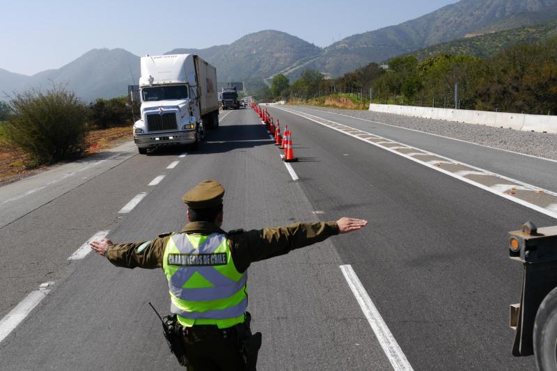 Agencia Uno - Una mujer quiso sobornar a carabineros y fue detenida por el delito de cohecho (referencial)