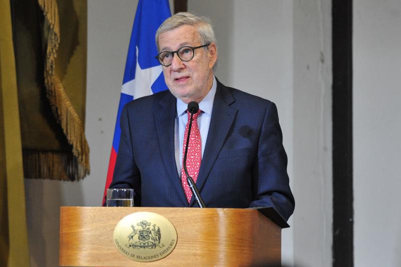 Agencia Uno - Canciller Van Klaveren se refirió a relaciones con Venezuela