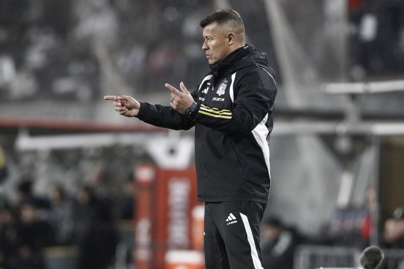 Almirón le raya la cancha a los nuevos nombre de Colo Colo - Créditos: Agencia Uno