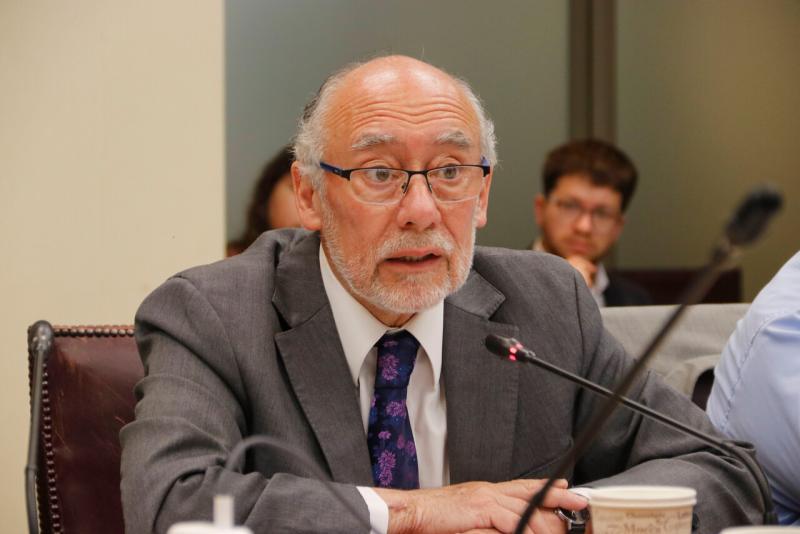 Agencia Uno - El senador Iván Flores pidió reformar el sistema de pensiones al anunciar la muerte de su madre