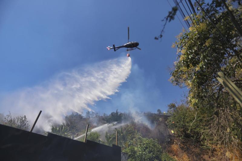 Agencia Uno - Incendio forestal en el cerro San Cristóbal (Archivo)