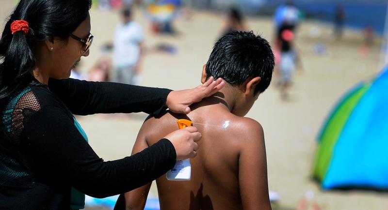 Verano 2025: Guía para aplicar bloqueador solar en Chile