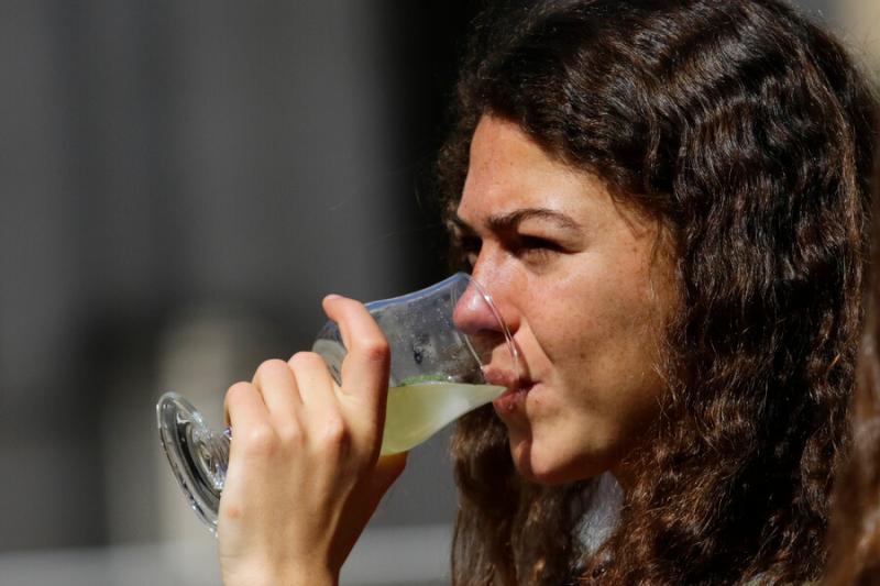 Qué es el Dry January y cómo podría ayudarte a comenzar bien el año - Referencial Aton