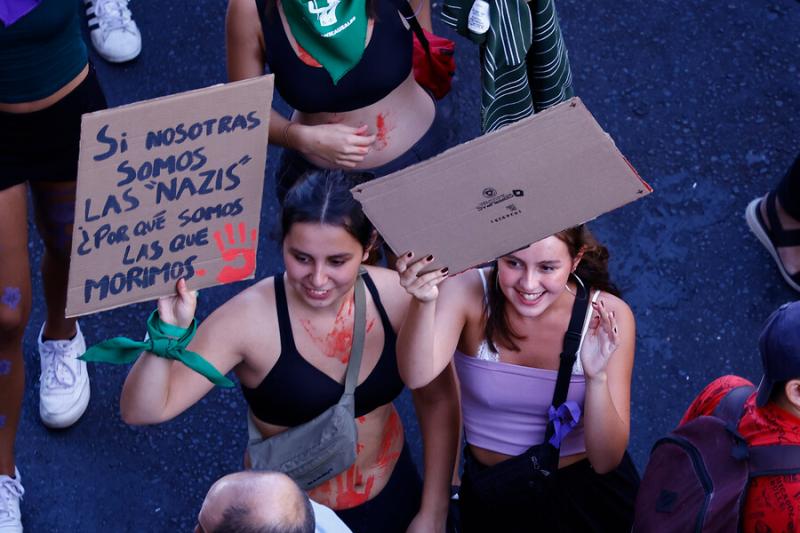 ¿Qué es ser "woke" y por qué le molesta tanto a los líderes conservadores y de ultraderecha? - Referencial Aton