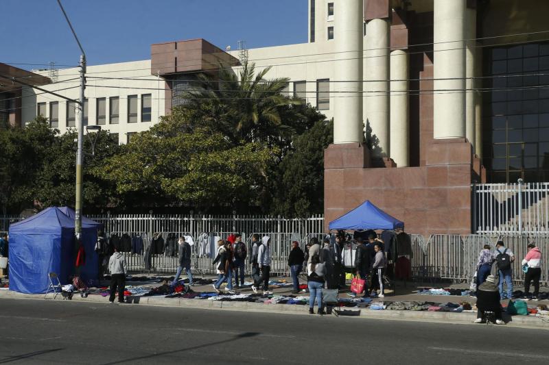 Aton - Autoridades de Valparaíso anuncia reordenamiento en comercio ambulante a las afueras del Congreso