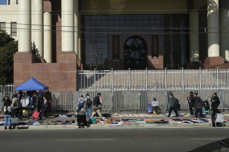 Aton - Autoridades de Valparaíso anuncia reordenamiento en comercio ambulante a las afueras del Congreso