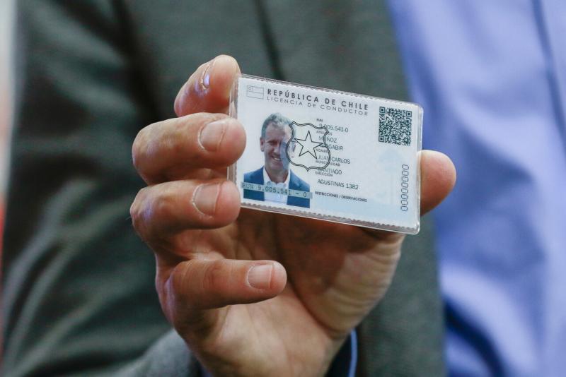 Agencia Uno - ¡Que no te pasen multa!: Revisa quiénes SÍ O SÍ tienen que renovar su licencia de conducir este 2025