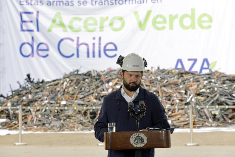 Presidente Boric encabeza destrucción de armas decomisadas - Aton