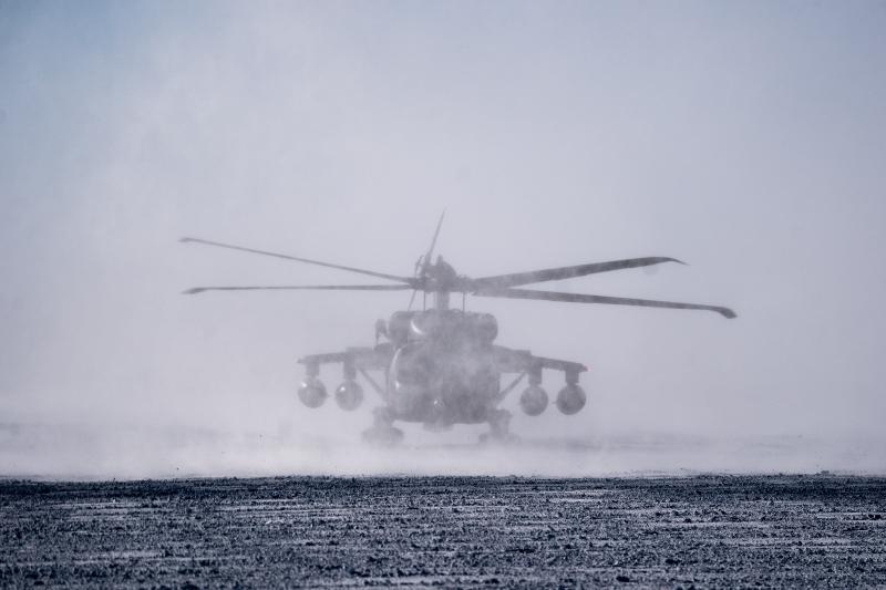 Black Hawk piloteado por la capitán Natalia Henríquez