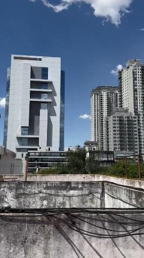 ¿Falla arquitectónica? Las torres que emiten un fuerte silbido con el viento en Argentina - X @dardotrento