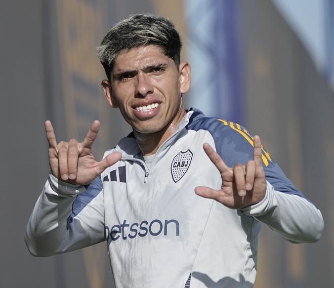 Carlos Palacios es presentado en Boca Juniors - Créditos: Redes Sociales