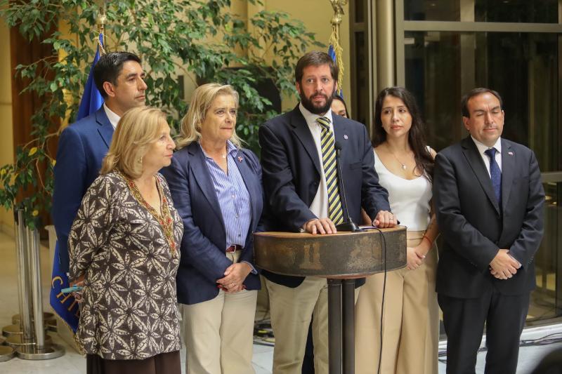 Gentileza - Presentan proyecto que busca prohibir el vientre de alquiler en Chile