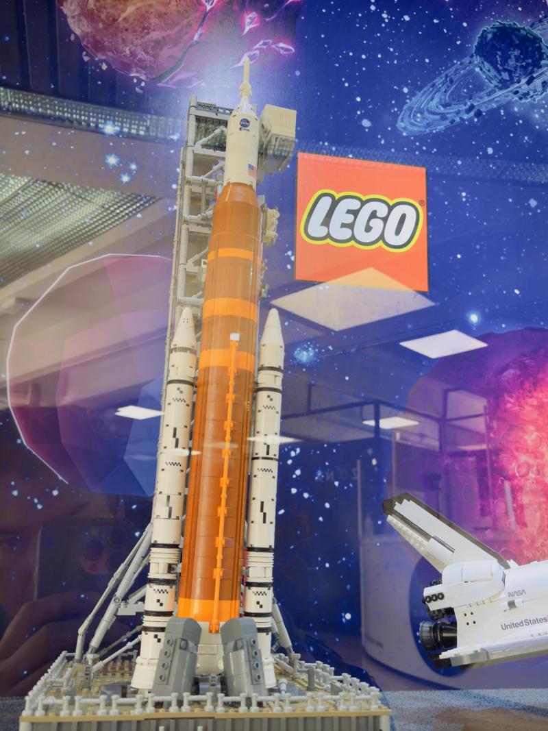 Este verano explora el universo con LEGO en el Planetario USACH