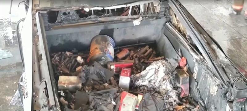 T13 - Fuegos artificiales al interior de Tesla