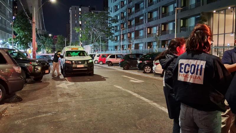 Matan a hombre de disparo en la cabeza en la vía pública en Estación Central