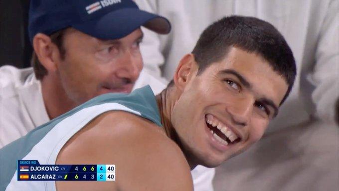 La burla de Carlos Alcaraz a Novak Djokovic - Créditos: Redes Sociales