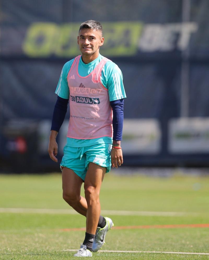 Charles Aránguiz ya entrena con sus compañeros - Créditos: U de Chile