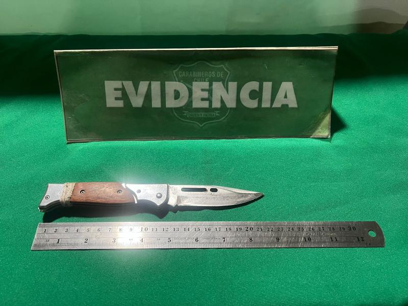 @CarabValparaiso - Joven de 17 años fue detenido en Cartagena tras propinarle cinco puñaladas a su padre