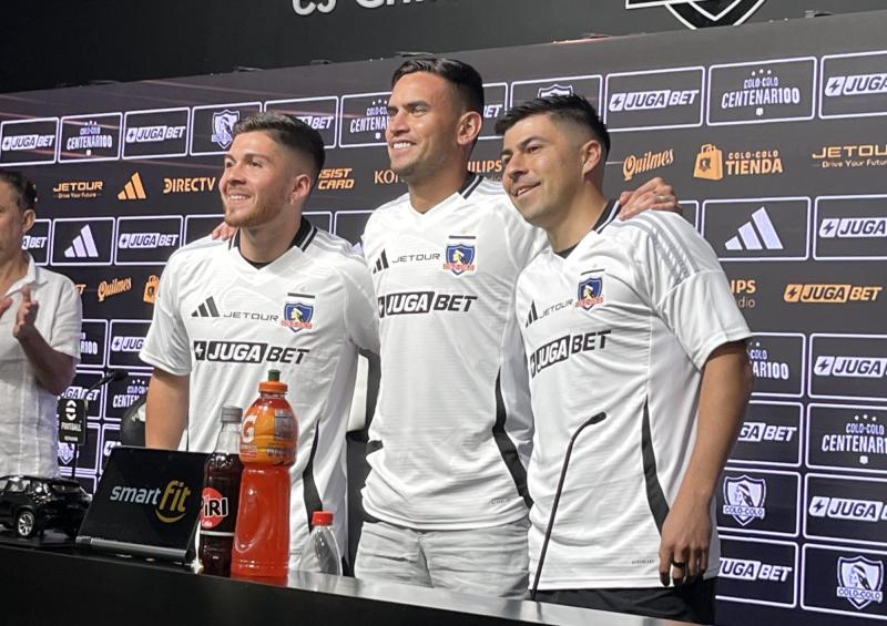 Alarcón, Vegas y Méndez fueron presentados en el Monumental - Créditos: CSD Colo Colo