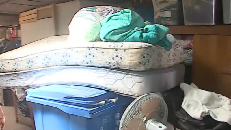 Instagram - T13 - Descubren hogar de adultos mayores clandestino en San Joaquín: Había chinches y pulgas en las camas