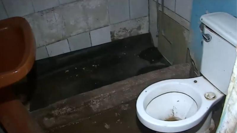 T13 - Descubren hogar de adultos mayores clandestino en San Joaquín: Había chinches y pulgas en las camas