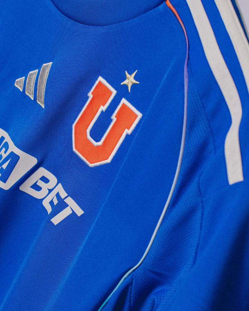 Así es la nueva camiseta de U de Chile para la temporada 2025 - Créditos: @adidascl