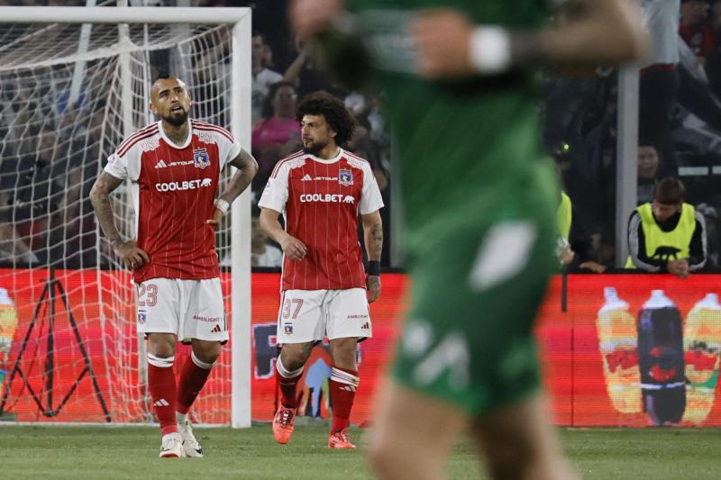 Arturo Vidal cansado de la situación de Maximiliano Falcón en Colo Colo - Créditos: Photosport