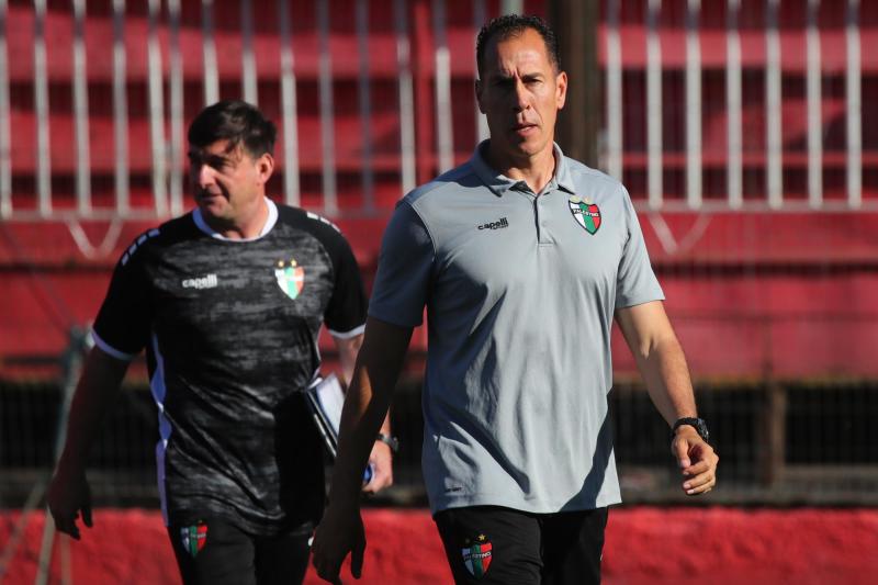 Lucas Bovaglio, DT de Palestino aclaró confusión con los fichajes - Créditos: Photosport