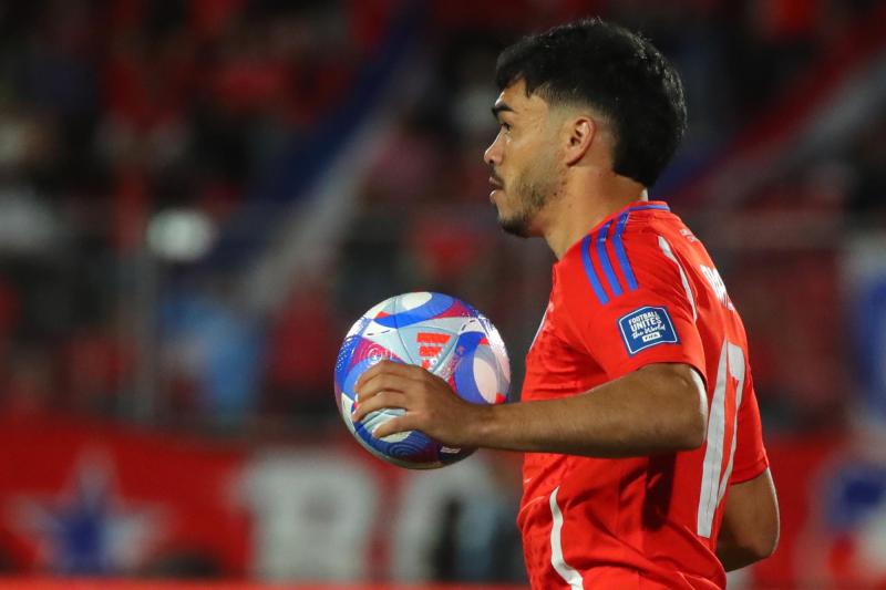 Gabriel Suazo suma halagos en Francia - Créditos: Photosport.