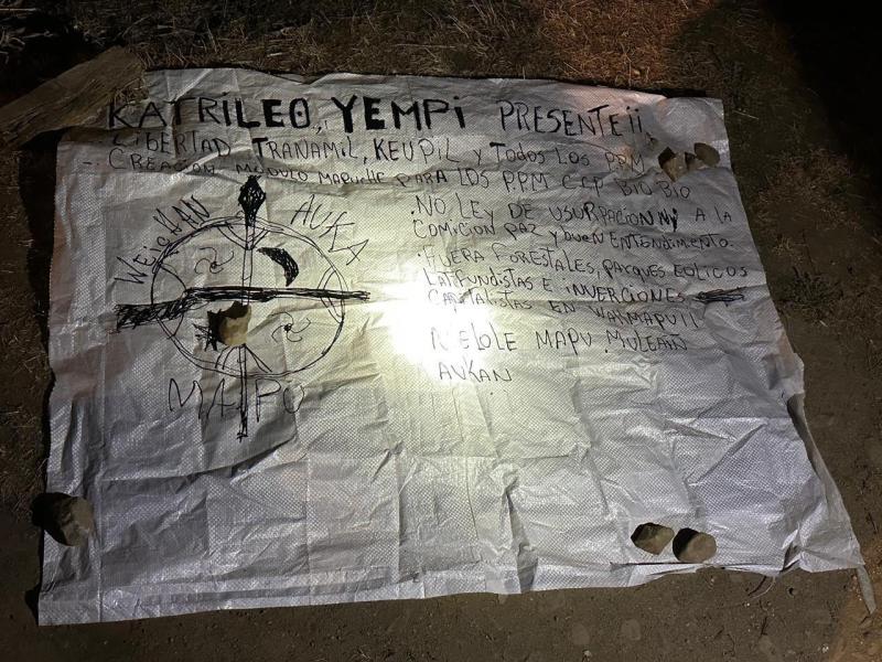 Lienzo dejado tras ataque incendiario