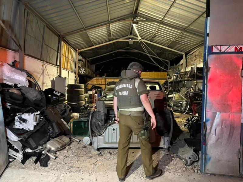 Hombre encuentra su autor robado en una desarmaduría en La Granja