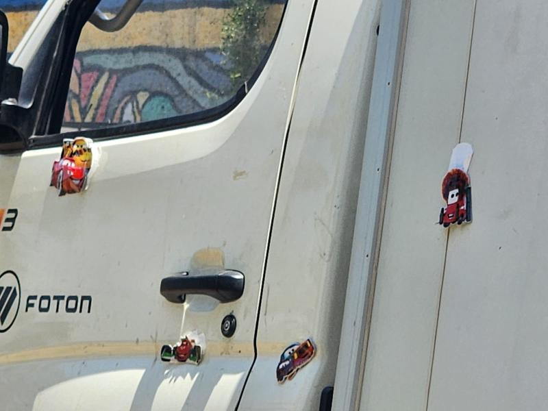 T13 - Impactos balísticos en camión usado en robo a ferretería en Quinta Normal